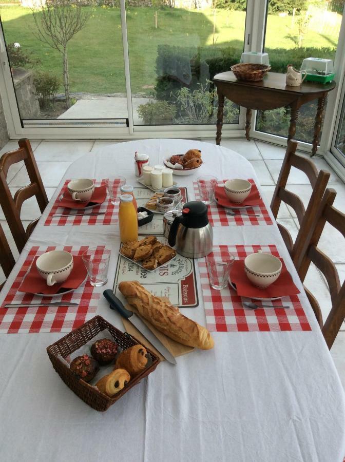 לינה וארוחת בוקר Saint-Jean-des-Ollières Relais Des Chaux מראה חיצוני תמונה